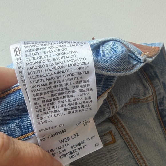 Women’s Levi’s 501 - Picture 4 of 11